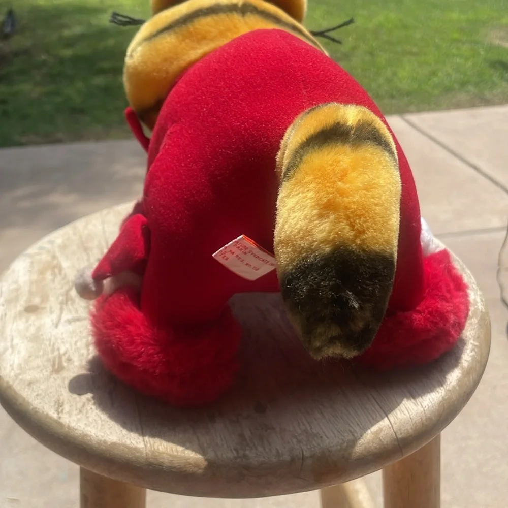 Garfield Christmas 1981 vintage plush toy with Santa slippers